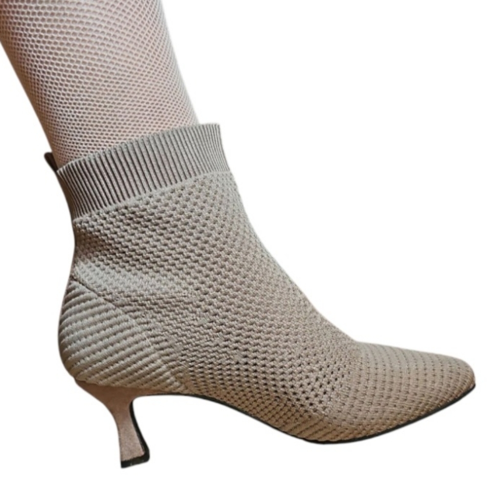 Elegant Tan Ankle Boots​